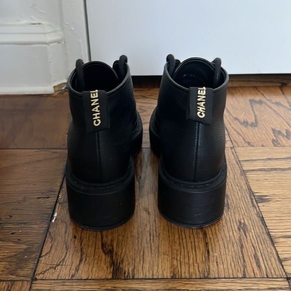 Chanel interlocking CC logo Boot - Picture 4 of 5
